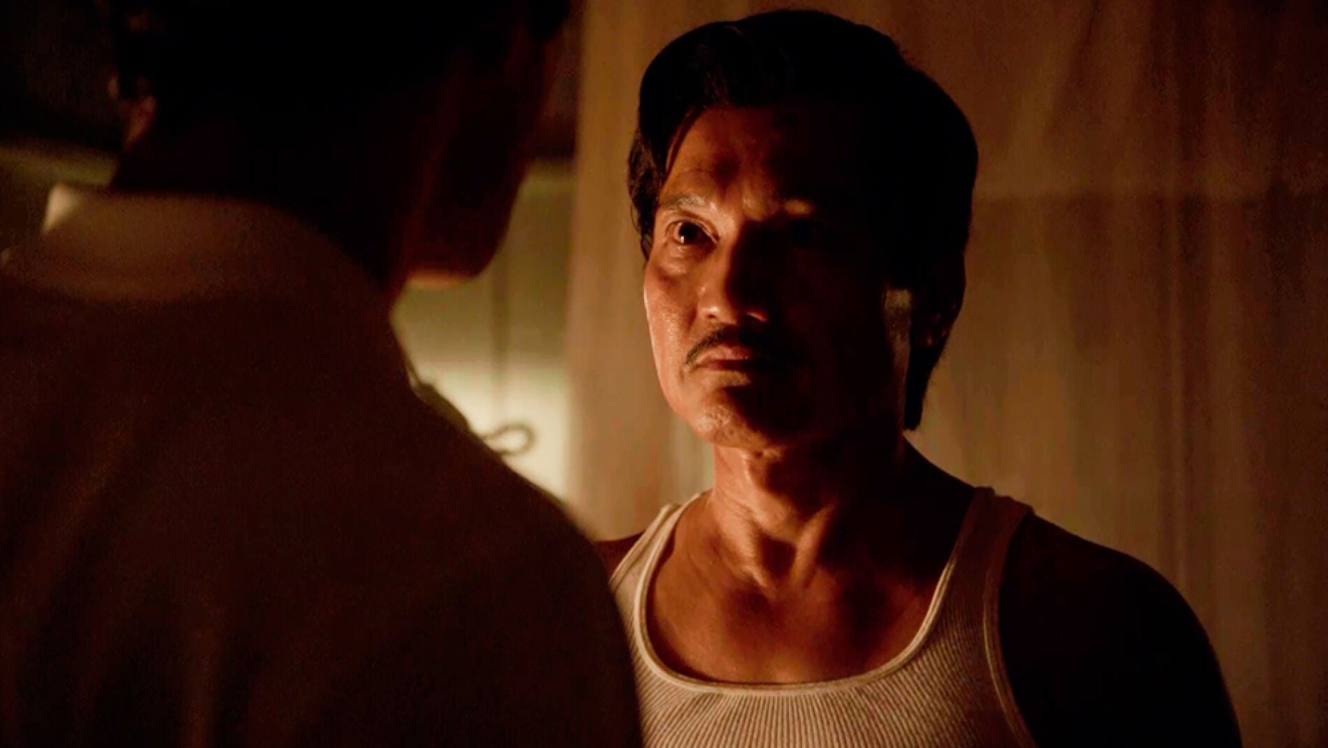 Andrew Cunanan se enfrenta a su padre: "Si t&uacute; eres una mentira, yo tambi&eacute;n lo soy"