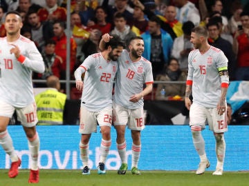 Isco celebra un gol ante Argentina en el Wanda Metropolitano