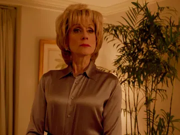 Una abatida Marilyn Miglin recibe una visita del FBI Una abatida Marilyn Miglin recibe una visita del FBI