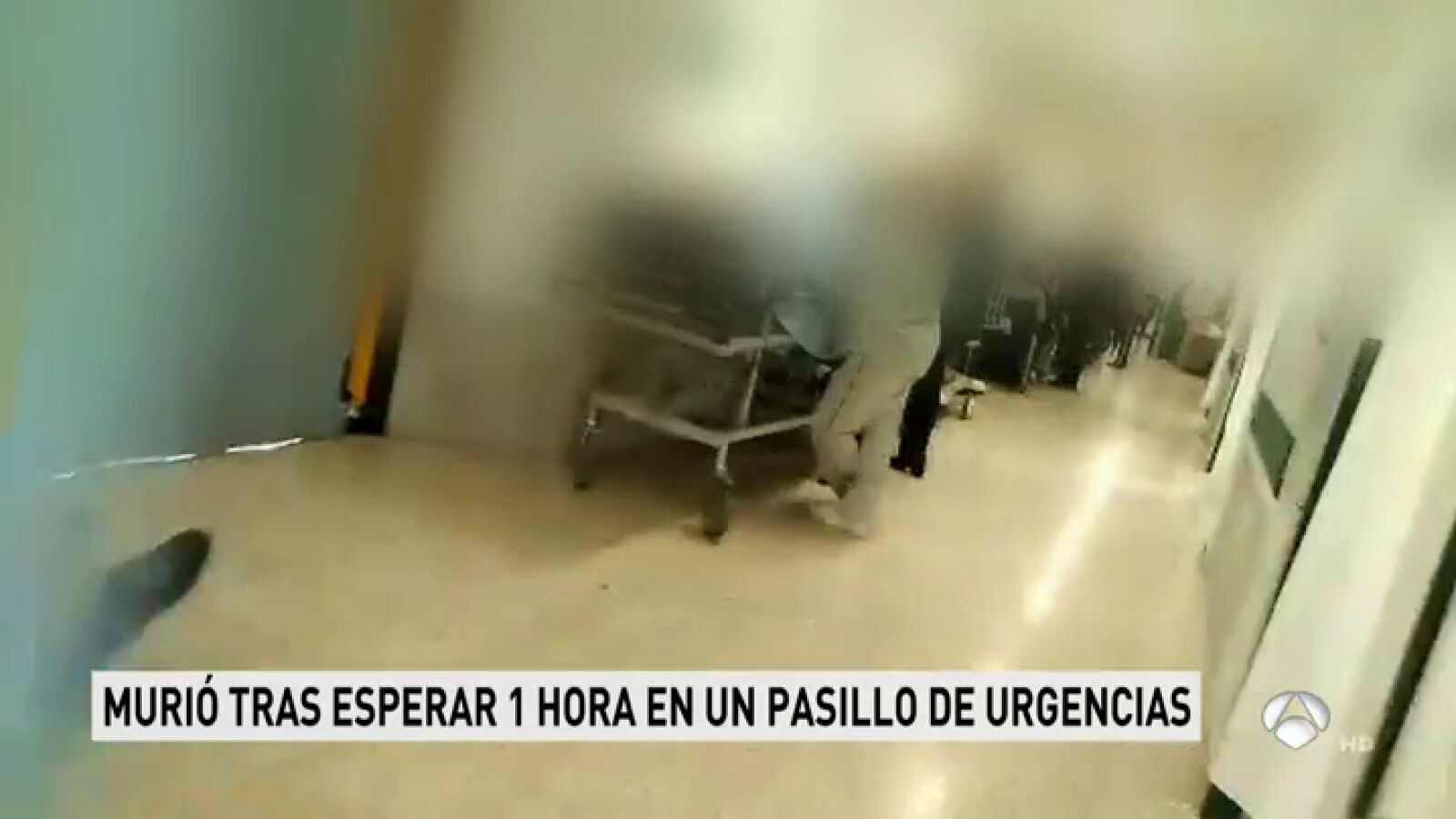 La Fiscalía denuncia a la Xunta de Galicia por la muerte de una mujer mientras esperaba a ser atendida en un pasillo de un hospital de Santiago