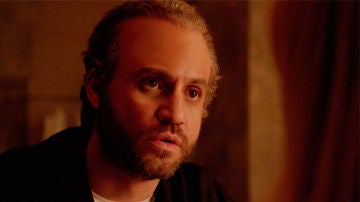 Gianni se disculpa con Donatella: "No quiero que finjas, quiero que crezcas"