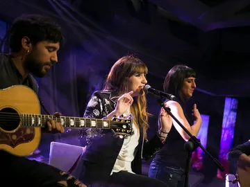Rozalén canta en directo 'La Puerta Violeta' en 'El Hormiguero 3.0' Rozalén canta en directo 'La Puerta Violeta' en 'El Hormiguero 3.0'