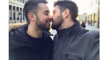 El beso de Álvaro y Jaime