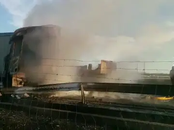 Cortan la A-3 a la altura de la localidad valenciana de Riba-roja tras un accidente entre dos camiones Cortan la A-3 a la altura de la localidad valenciana de Riba-roja tras un accidente entre dos camiones