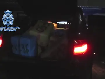 Doscientos vecinos evitan que detengan a un narcotraficante en La línea, Cádiz Doscientos vecinos evitan que detengan a un narcotraficante en La línea, Cádiz
