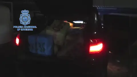 Doscientos vecinos evitan que detengan a un narcotraficante en La línea, Cádiz Doscientos vecinos evitan que detengan a un narcotraficante en La línea, Cádiz