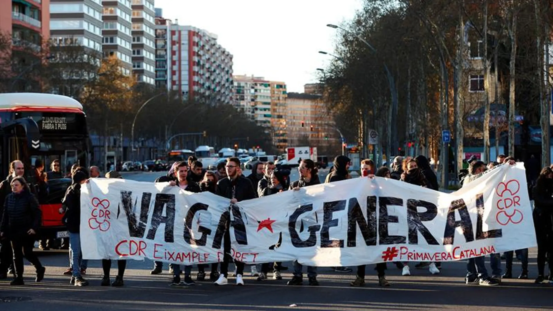 Medio centenar de miembros del CDR en la avenida Meridiana Medio centenar de miembros del CDR en la avenida Meridiana