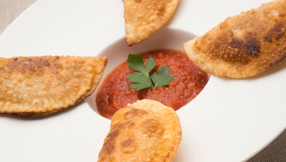 La receta de Karlos Arguiñano de empanadillas de atún con tomate