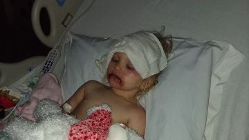 La pequeña Lydia, hospitalizada tras una reacción alérgica al maquillaje infantil