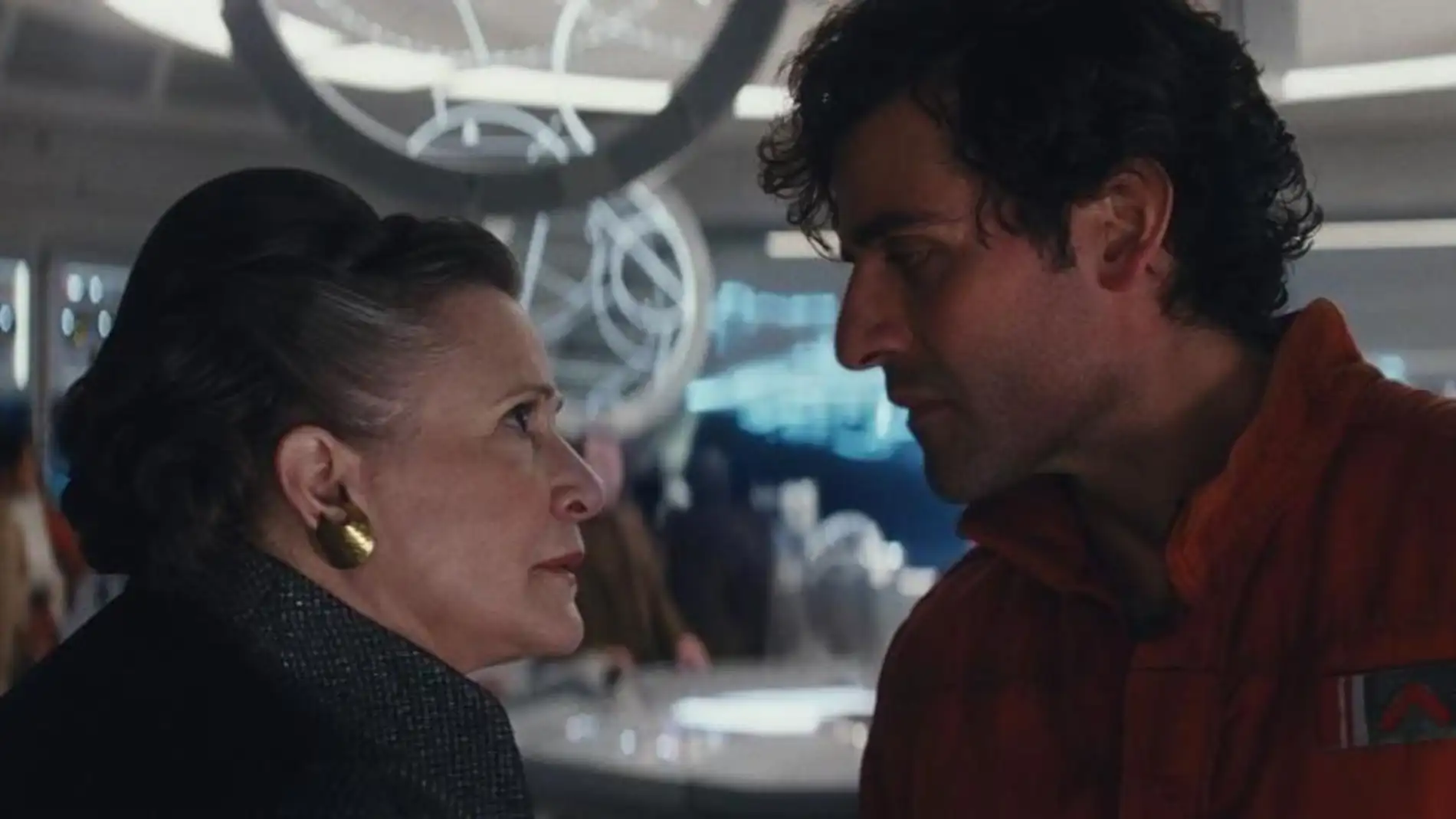 Carrie Fisher y Poe Dameron en 'Star Wars: Los últimos Jedi'