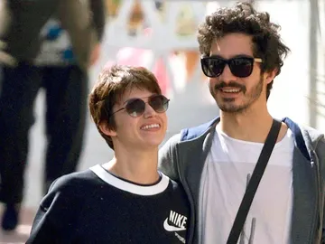 Úrsula Corberó y Chino Darín por las calles de Málaga Úrsula Corberó y Chino Darín por las calles de Málaga