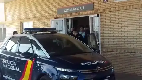 Sale del hospital el presunto asesino del hombre que fue acuchillado para salvar a su nieta Sale del hospital el presunto asesino del hombre que fue acuchillado para salvar a su nieta