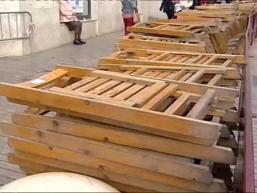 En Sevilla, Málaga o Valladolid se alquilan miles sillas en Semana Santa En Sevilla, Málaga o Valladolid se alquilan miles sillas en Semana Santa