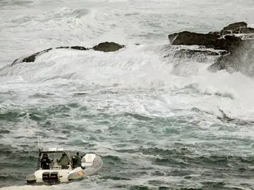 Operación de rescate en la playa del Orzán Operación de rescate en la playa del Orzán
