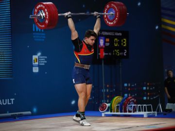 Alberto Fernández levantando 150 kilos