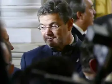 Zoido y Catalá presiden el recorrido de las hermandades del Jueves Santo de Sevilla Zoido y Catalá presiden el recorrido de las hermandades del Jueves Santo de Sevilla