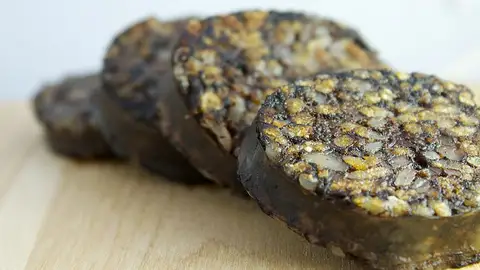Morcilla de Burgos, una vieja conocida de los paladares extremos. Sangreeeee.