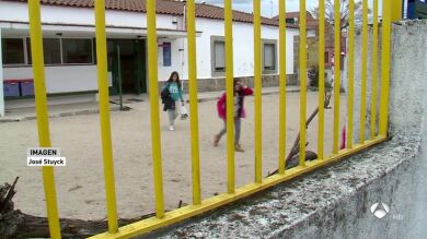 Un pueblo de Toledo ofrece ayuda al alquiler a familias para evitar el cierre del colegio por falta de niños