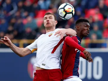 Edin Dzeko, ante el Bolonia Edin Dzeko, ante el Bolonia