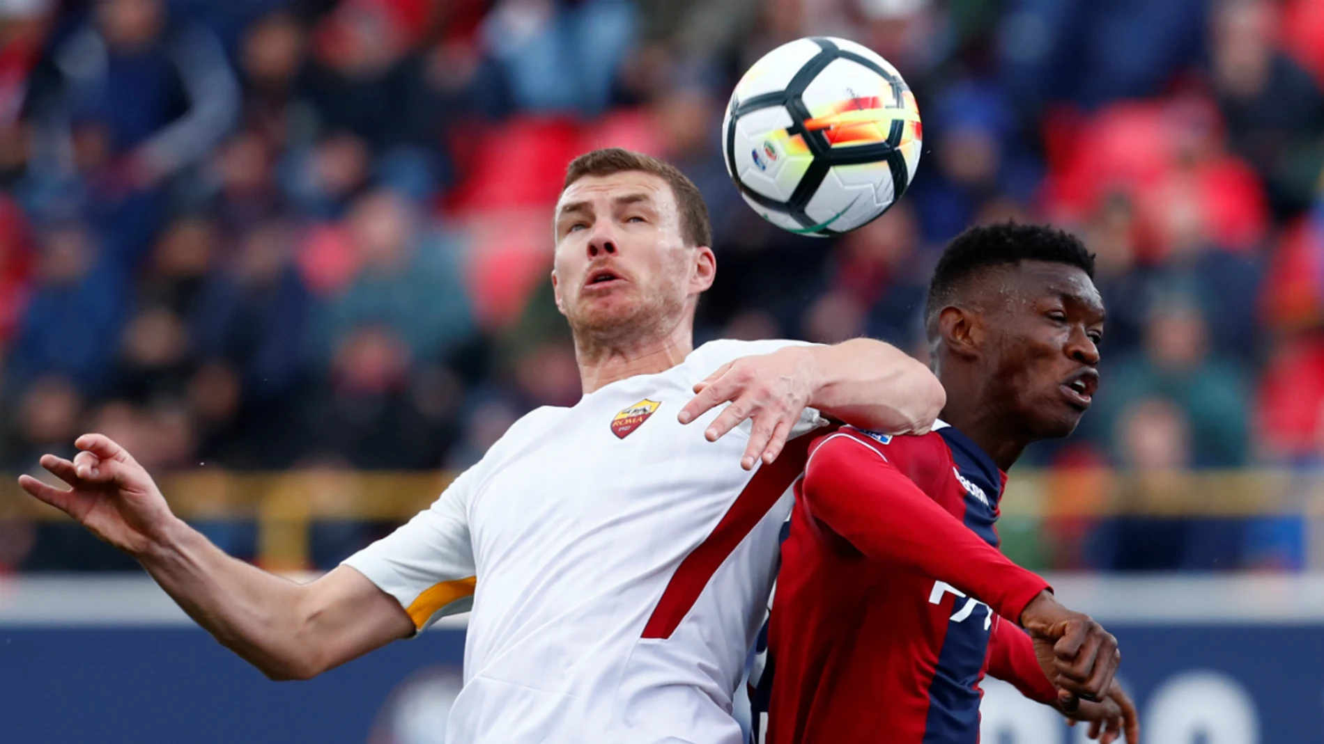 Edin Dzeko, ante el Bolonia Edin Dzeko, ante el Bolonia