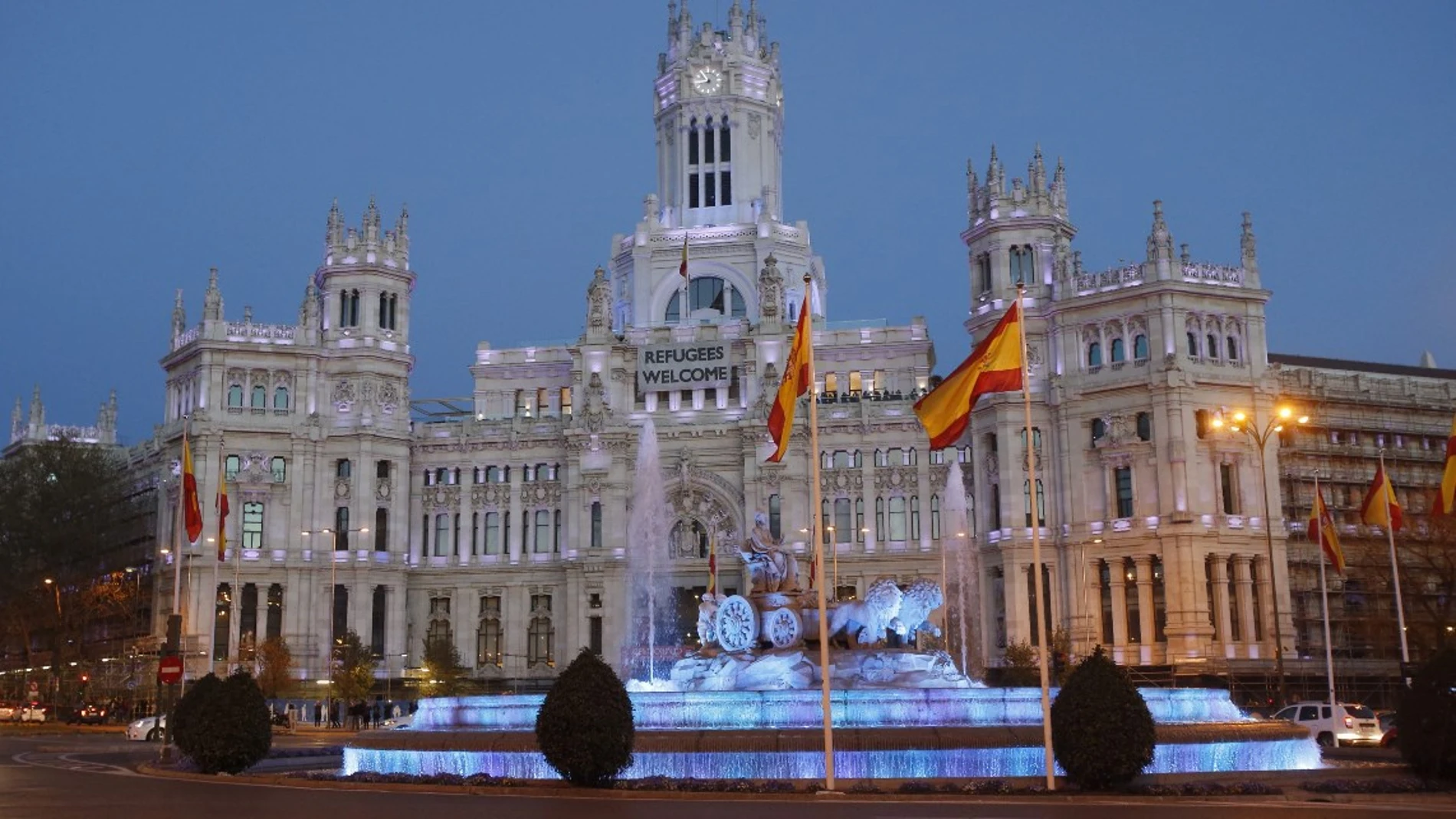 El Ayuntamiento de Madrid y la Cibeles, teñidos de azul El Ayuntamiento de Madrid y la Cibeles, teñidos de azul
