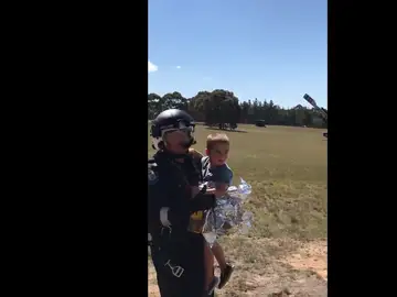 El pequeño James tras ser rescatado El pequeño James tras ser rescatado