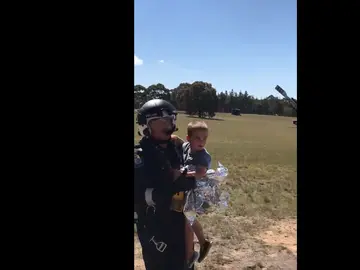 El pequeño James tras ser rescatado El pequeño James tras ser rescatado