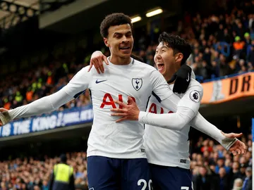 Dele Alli celebra un gol con Son Dele Alli celebra un gol con Son