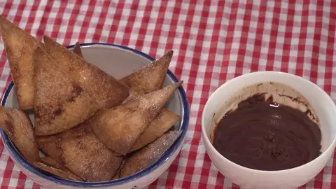 Nachos con salsa de chocolate. Una receta original.
