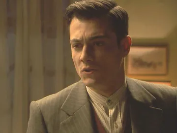 Prudencio pierde los papeles en un encuentro íntimo con Julieta Prudencio pierde los papeles en un encuentro íntimo con Julieta