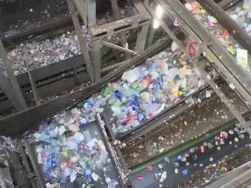 China prohíbe la importación de basura extranjera y deja de ser el principal vertedero del mundo China prohíbe la importación de basura extranjera y deja de ser el principal vertedero del mundo