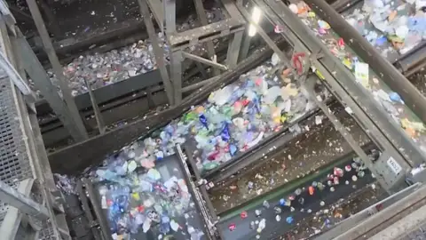 China prohíbe la importación de basura extranjera y deja de ser el principal vertedero del mundo China prohíbe la importación de basura extranjera y deja de ser el principal vertedero del mundo