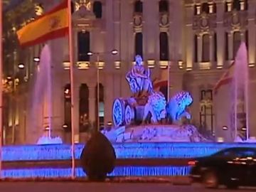 Más de 200 monumentos y edificios emblemáticos de España se tiñen hoy de azul para visibilizar el autismo