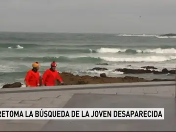 Retoman la búsqueda de la joven a la que arrastró el mar en A Coruña Retoman la búsqueda de la joven a la que arrastró el mar en A Coruña
