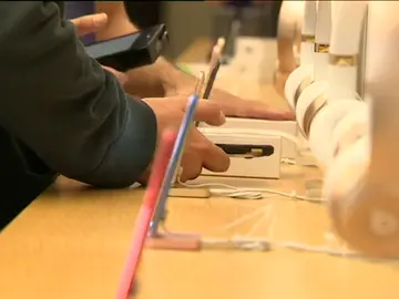 El precio medio de los móviles es de 300 euros El precio medio de los móviles es de 300 euros