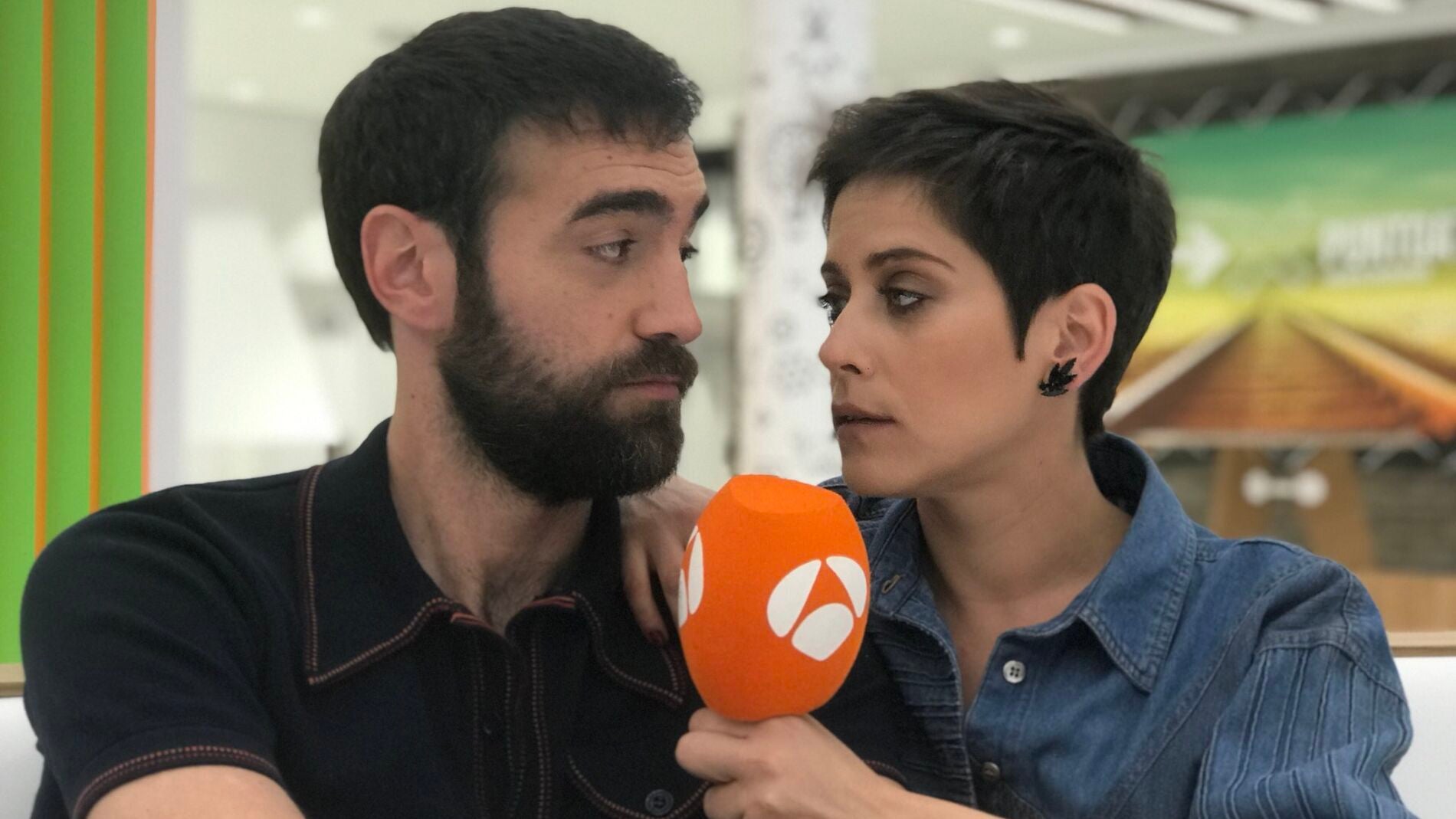 Mar&iacute;a Le&oacute;n y Jon Plazaola en directo en Facebook Live