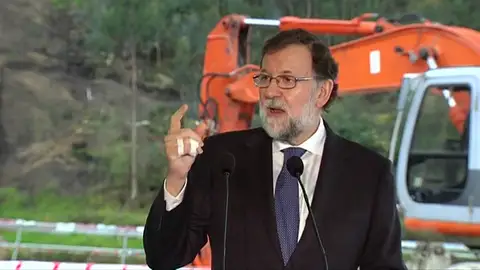Rajoy: "Si hacemos las cosas bien podemos romper nuestro propio pronóstico y llegar a un crecimiento mayor" Rajoy: "Si hacemos las cosas bien podemos romper nuestro propio pronóstico y llegar a un crecimiento mayor"