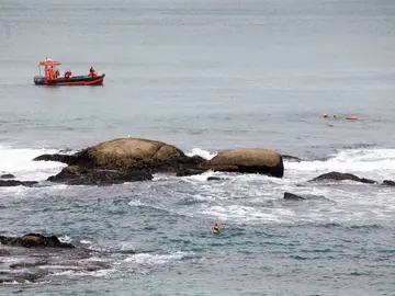 Reanudan la búsqueda de la joven desaparecida en el Orzán Reanudan la búsqueda de la joven desaparecida en el Orzán
