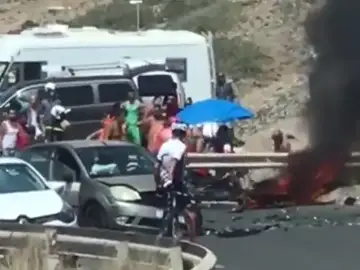 Cuatro heridos en una colisión entre un coche y dos motos Cuatro heridos en una colisión entre un coche y dos motos