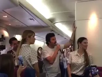 Concierto de Taburete en el avión Concierto de Taburete en el avión