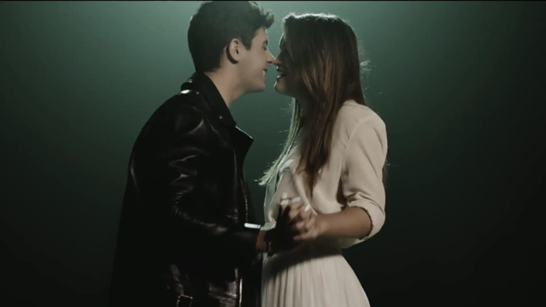 Amaia y Alfred en el videoclip de "Tu Canción"