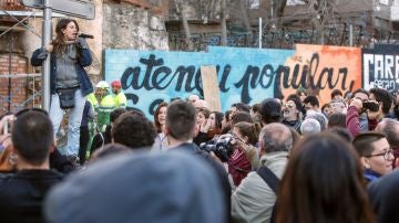  Manifestación llevada a cabo ante el Ateneu Popular de Sarrià contra el incendio
