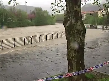 Los ríos a punto de desbordarse en el norte Los ríos a punto de desbordarse en el norte