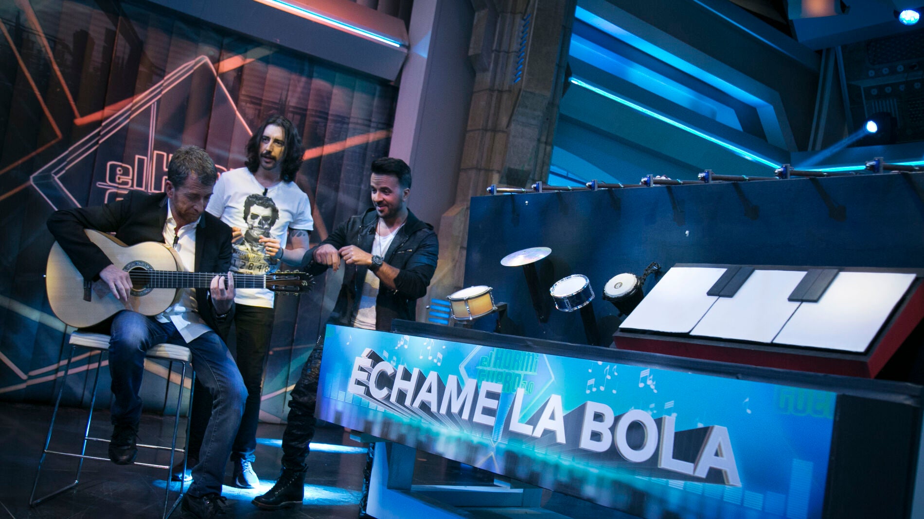 Luis Fonsi descubre la utilidad de la bater&iacute;a musical autom&aacute;tica