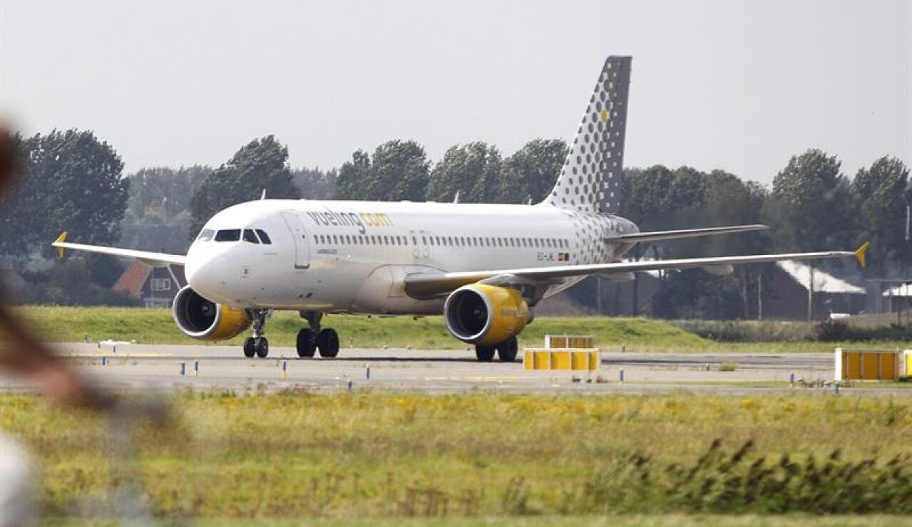 Un avi&oacute;n de Vueling