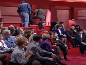 Mercedes Milá expulsa a los Ultras Sur del plató de 'Queremos saber' Mercedes Milá expulsa a los Ultras Sur del plató de 'Queremos saber'