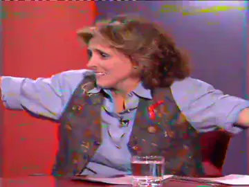 Mercedes Milá modera un debate sobre el uso del preservativo en 1993 Mercedes Milá modera un debate sobre el uso del preservativo en 1993