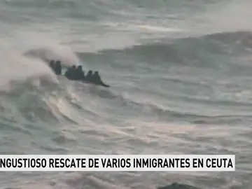 Angustioso rescate de varios inmigrantes en Ceuta Angustioso rescate de varios inmigrantes en Ceuta