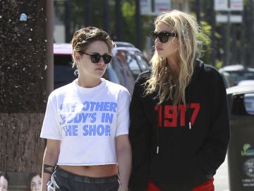 El romántico paseo de Kristen Stewart y su novia Stella Maxwell