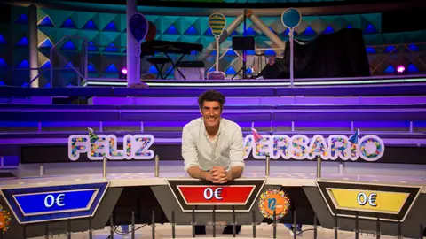 Jorge Fernández en el plató del 12 aniversario de 'La ruleta de la suerte' Jorge Fernández en el plató del 12 aniversario de 'La ruleta de la suerte'